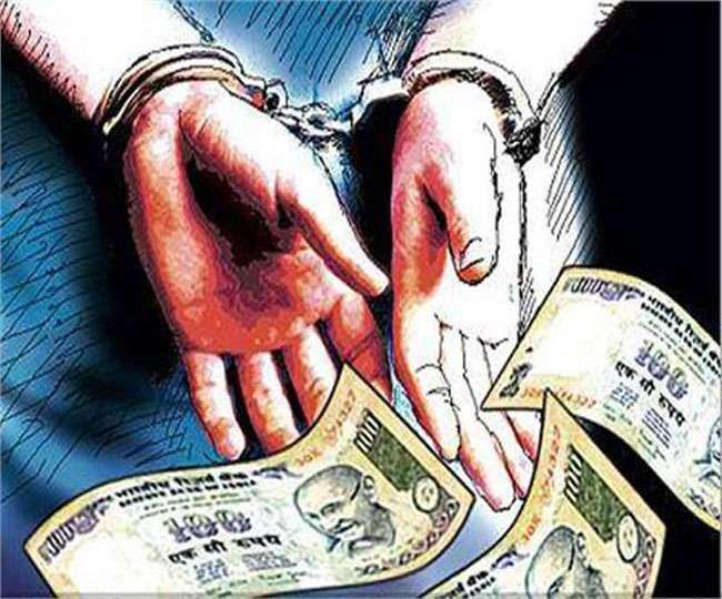 Junior engineer caught red handed taking bribe in Siwan Vigilance team caught taking 50 thousand - सिवान में रिश्वत लेते रंगे हाथ पकड़ा गया जूनियर इंजीनियर, निगरानी की टीम ने 50 हजार ...