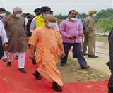 गोरखपुर में एक कार्यक्रम में भाग लेने जाते सीएम योगी आदित्यनाथ। - जागरण