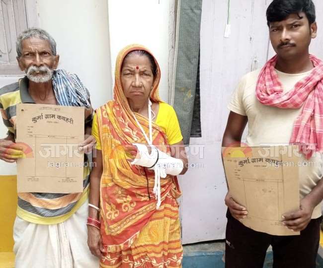 बांका के शंभूगंज में ग्राम कचहरी न्याय मांगने पहुंची महिला।