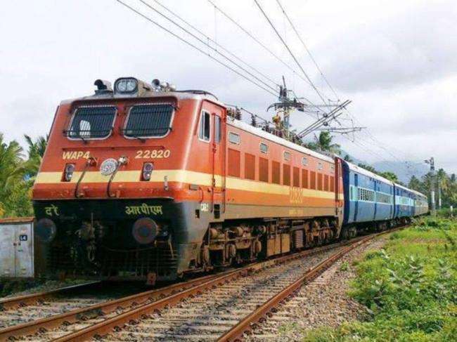 Indian Railwayः बाल-बाल बची रांची हावड़ा शताब्दी ट्रेन, ट्रैक पर रखी विंच मशीन से टकराई