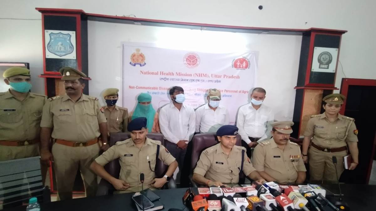 https://www.jagranimages.com/images/newimg/06072022/06_07_2022-agra_police_arrests_accused_22868092.jpg