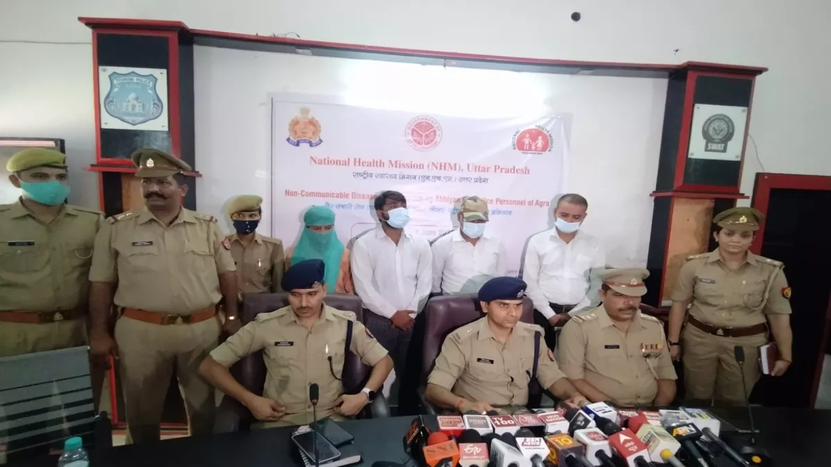 Agra News: दुष्कर्म का फर्जी मुकदमा दर्ज कराकर वसूले पांच लाख रुपये, युवती और तीन अधिवक्ता गिरफ्तार