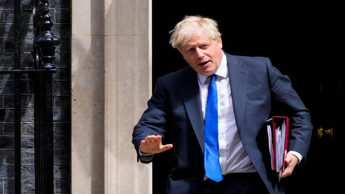 Britain Political Crisis: ब्रिटेन की सियासत में भूचाल, 24 घंटे में 6 मंत्रियों का इस्तीफा