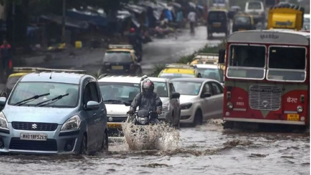 Weather Update Today: मुंबई में भारी बारिश का अलर्ट, दिल्ली सहित इन राज्यों में भी बरसेंगे बादल, जानें- मौसम के ताजा अपडेट्स