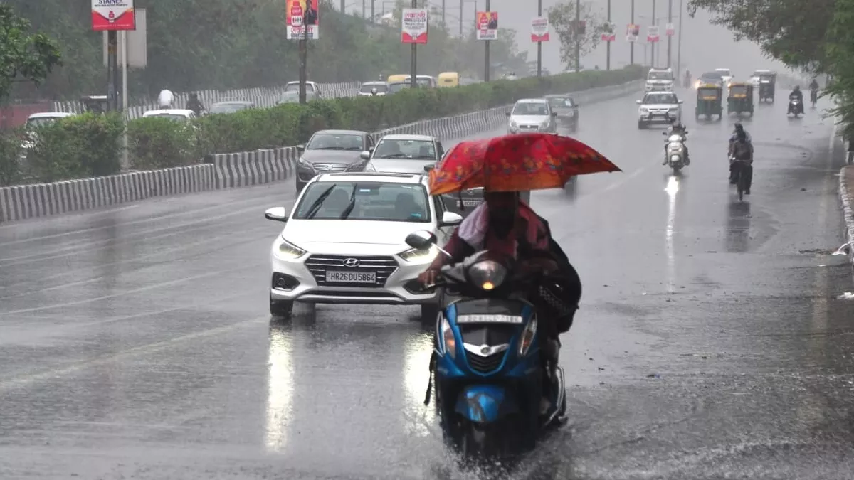 उमस से परेशान दिल्ली-एनसीआर के लोगों के लिए राहत लेकर आई IMD की भविष्यवाणी, रेवाड़ी में हल्की बरसात
