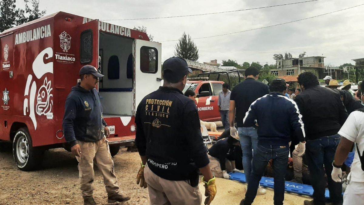 https://www.jagranimages.com/images/newimg/06072023/06_07_2023-mexico_bus_accident_23462617.jpg