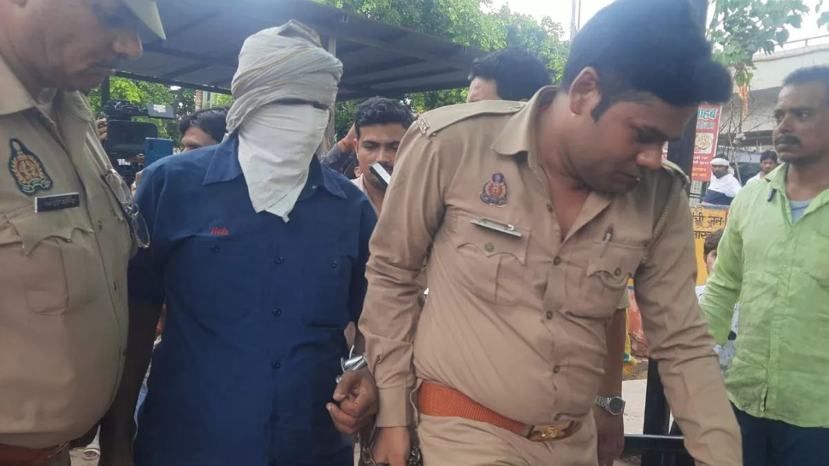 हाथरस हादसा: गिरफ्तारी के बाद कोर्ट में पेश किया गया देवप्रकाश मधुकर, न्यायिक हिरासत में भेजा गया जेल