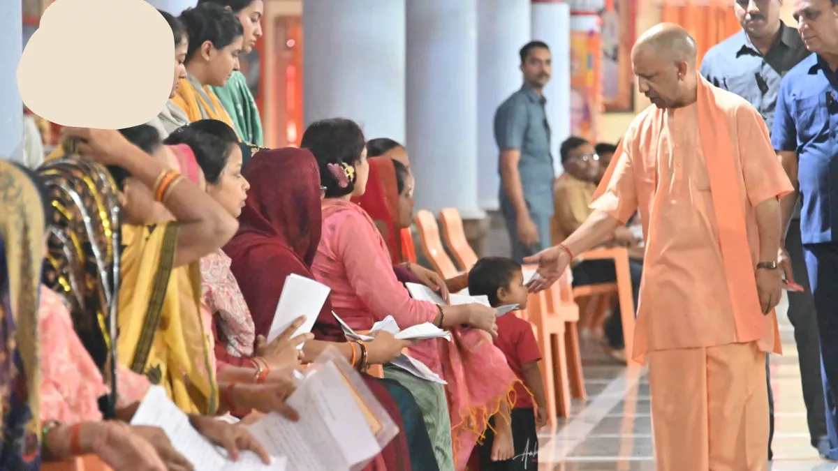 यूपी में कतई बख्शे नहीं जाएंगे भू-माफिया, अवैध कब्जे को लेकर CM Yogi सख्त;  दिए ये निर्देश - CM Yogi strict about illegal occupation said Land grabbers  should not be spared