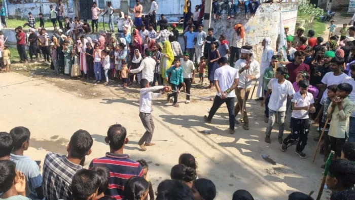 54 साल पुराना ताजिये का मसला सुलझा ,नये मार्ग से प्रशासन की मौजूदगी में निकली ताजिया।