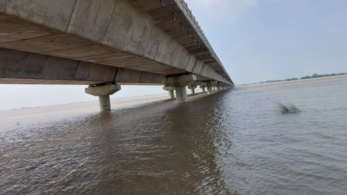 सरयू में बाढ़ पर प्रशासन अलर्ट, 30 चौकियों से होगी निगरानी, राहत शिविरों में की गई पूरी तैयारी