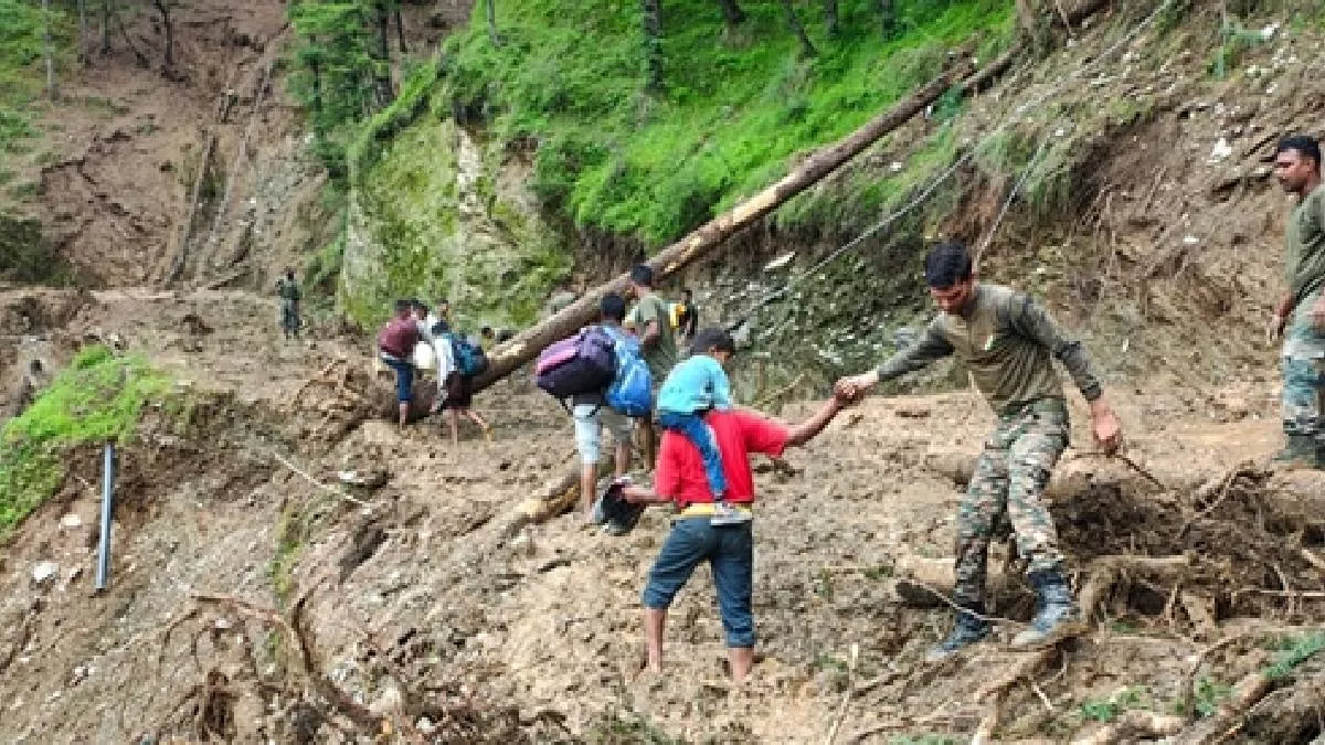 Himachal Flood: गोहर में आपदा बाढ़ पीड़ितों के लिए राहत शिविर, प्रभावित लोगों ने बताया कैसे बची जान