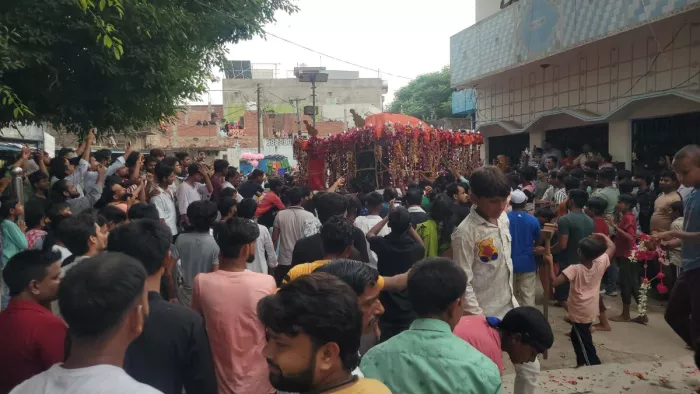 मुहर्रम के जुलूस में दो स्थानों पर मारपीट, कई चोटिल।