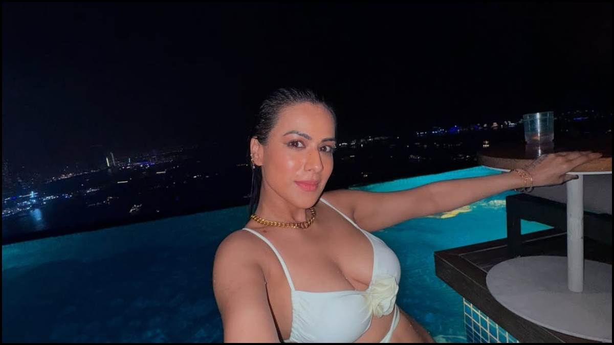 https://www.jagranimages.com/images/newimg/06072025/06_07_2025-nia_sharma_bikini_photos_23976961.jpg