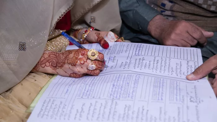 नशेड़ी पिता ने 13 वर्षीय मासूम को 45 वर्षीय व्यक्ति से निकाह कराया। प्रतीकात्मक तस्वीर