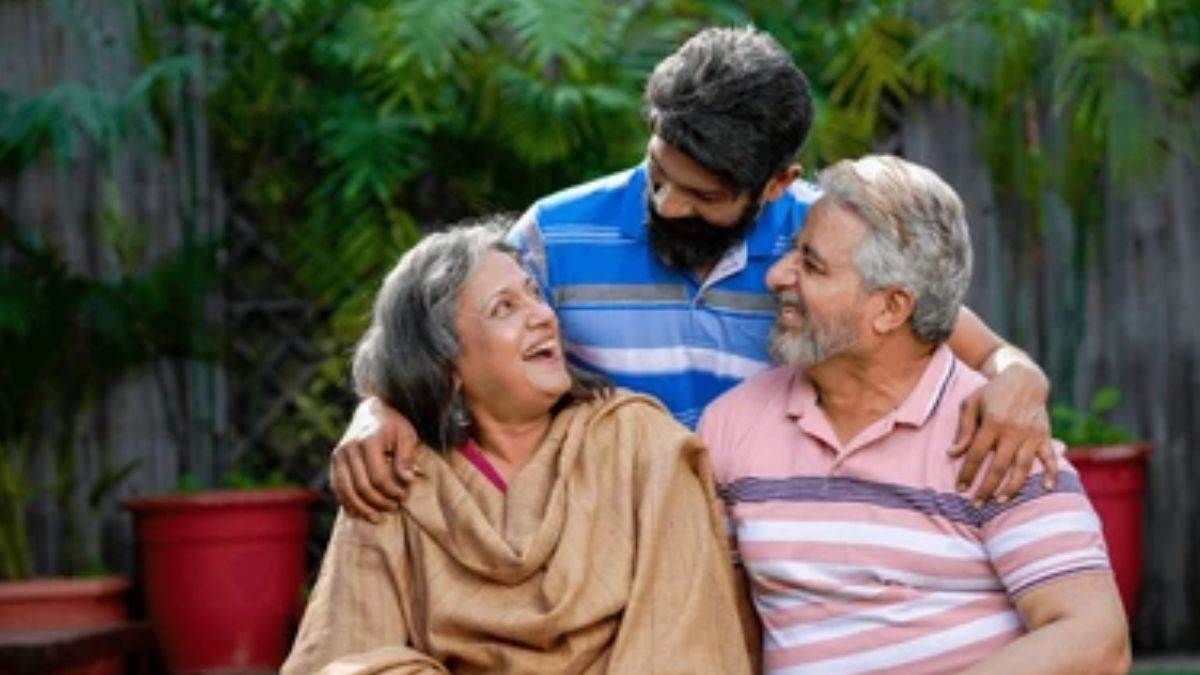 https://www.jagranimages.com/images/newimg/06072025/06_07_2025-old_age_family_23977179.jpg