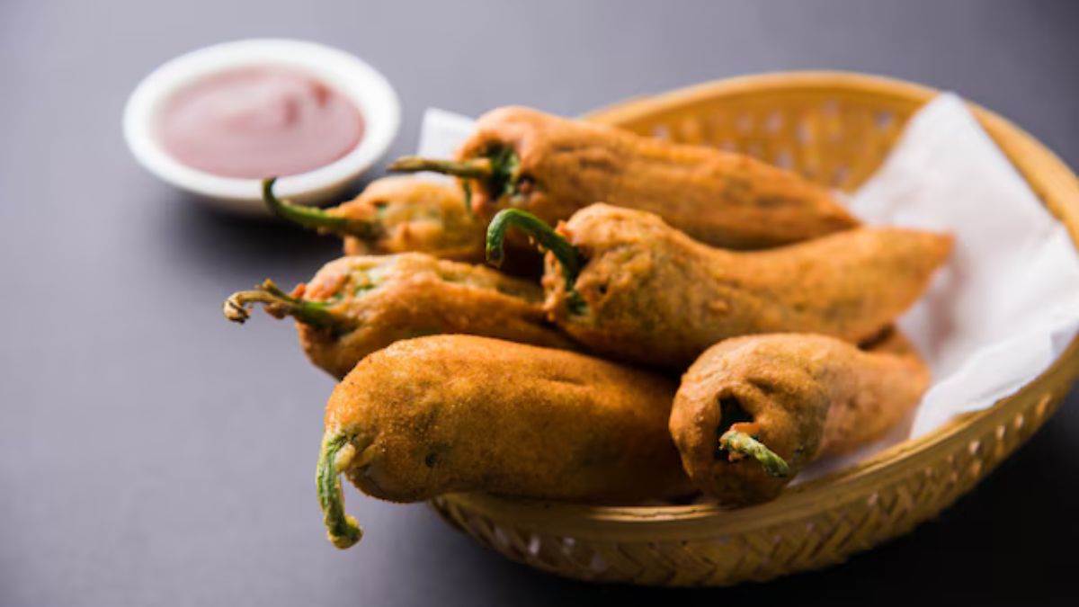 crunchy stuffed chilli pakoras the perfect monsoon tea time snack recipe
