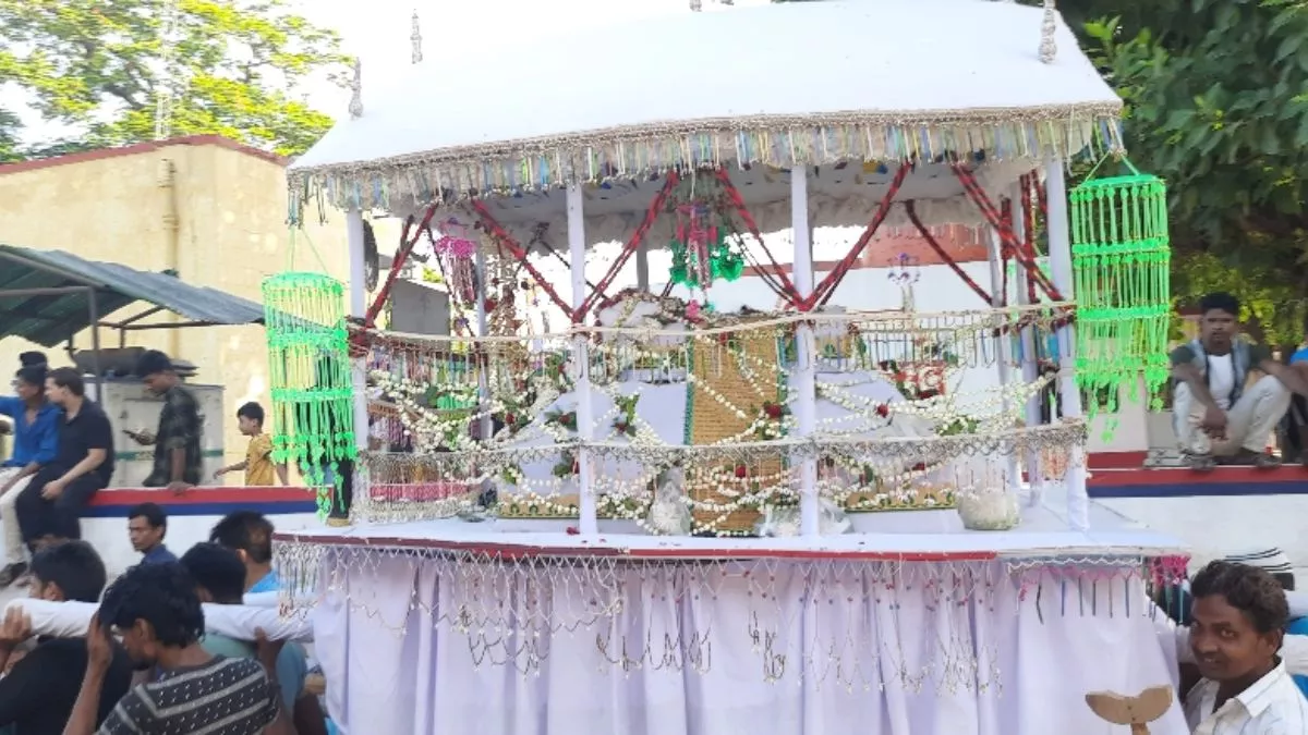 Ghazipur News: परंपरागत रूप से मनी हजरत इमाम हुसैन की शहादत, निकला भव्य जुलूस