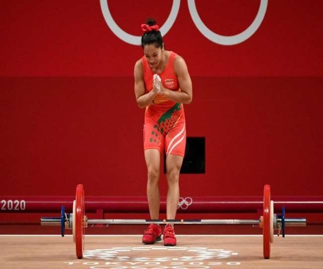 वेटलिफ्टर मीराबाई चानू ने टोक्यो ओलिंपिक में सिल्वर हासिल किया।