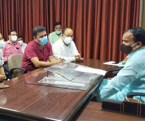 विधानसभा में स्वास्थ्य मंत्री डा. धन सिंह रावत से मुलाकात करते प्रांतीय चिकित्सा एवं स्वास्थ्य सेवा संघ के पदाधिकारी।