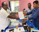 बिजली विभाग के कर्मचारी यूनियन ने अधीक्षण अभियंता को सौंपा ज्ञापन।