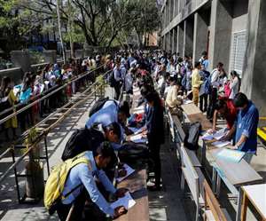 नियुक्ति की नई नियमावली बनाने में जुटी झारखंड सरकार पुरानी विसंगतियों को दूर कर कई सराहनीय कदम उठा रही।