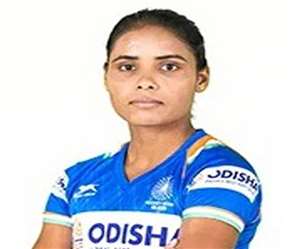 भारतीय हाकी टीम में अपने दमदार गोल से बेहतर प्रदर्शन करने वाली वंदना कटारिया को तीलू रौतेली पुरस्&zwj;कार मिलेगा।