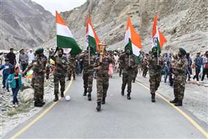 विजय मशाल क्षेत्र में दुर्गम हालात में डयूटी कर रहे भारतीय सेना के जवानों का हौसला बढ़ा रही है।