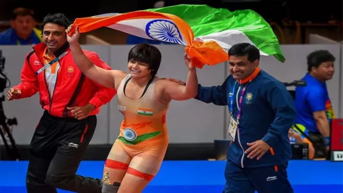 भारतीय महिला पहलवान दिव्या काकरान (एपी फोटो)