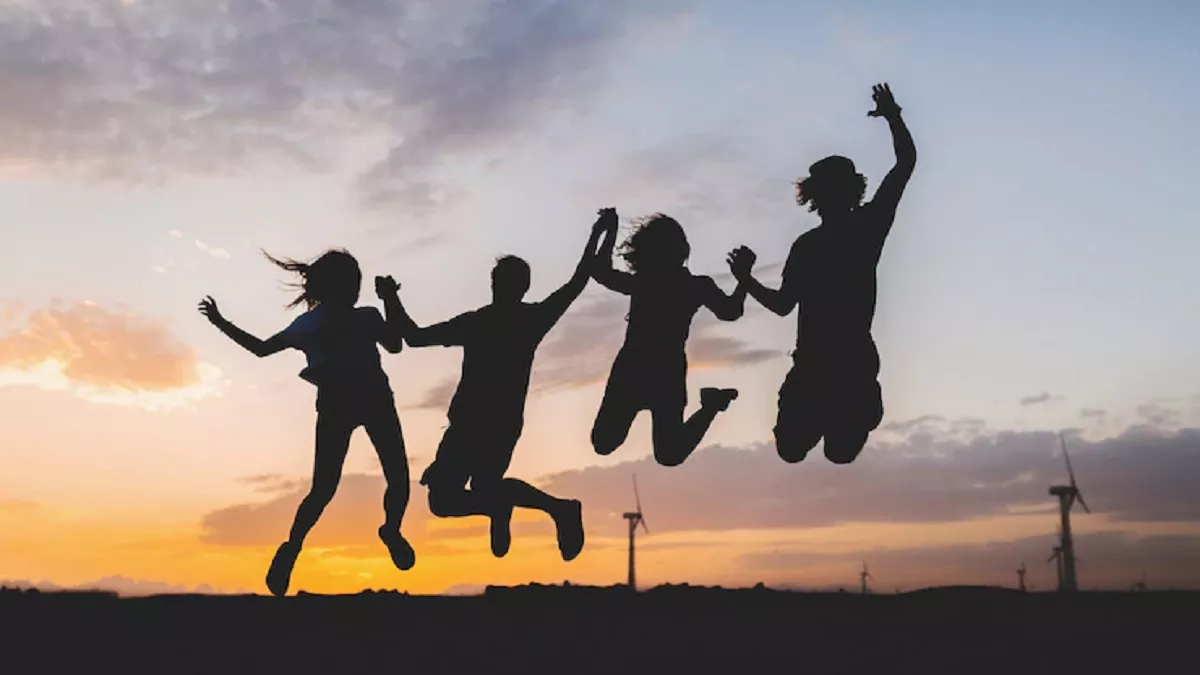 Friendship Day 2022: इन प्यार भरे संदेशों के जरिए अपने दोस्तों को दें फ्रेंडशिप डे की शुभकामनाएं - Friendship Day 2022 Send These Whatsapp Messages shayari Quotes To Your Love One And Friends