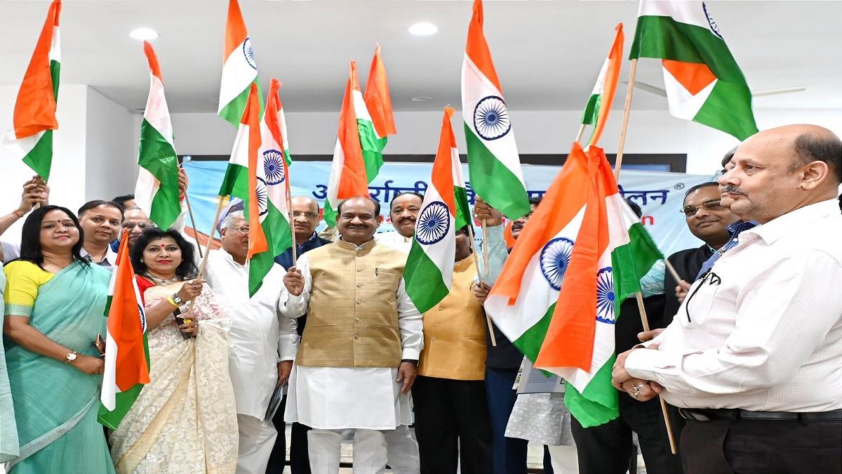 https://www.jagranimages.com/images/newimg/06082022/06_08_2022-har_ghar_tiranga_om_birla_22958471.jpg