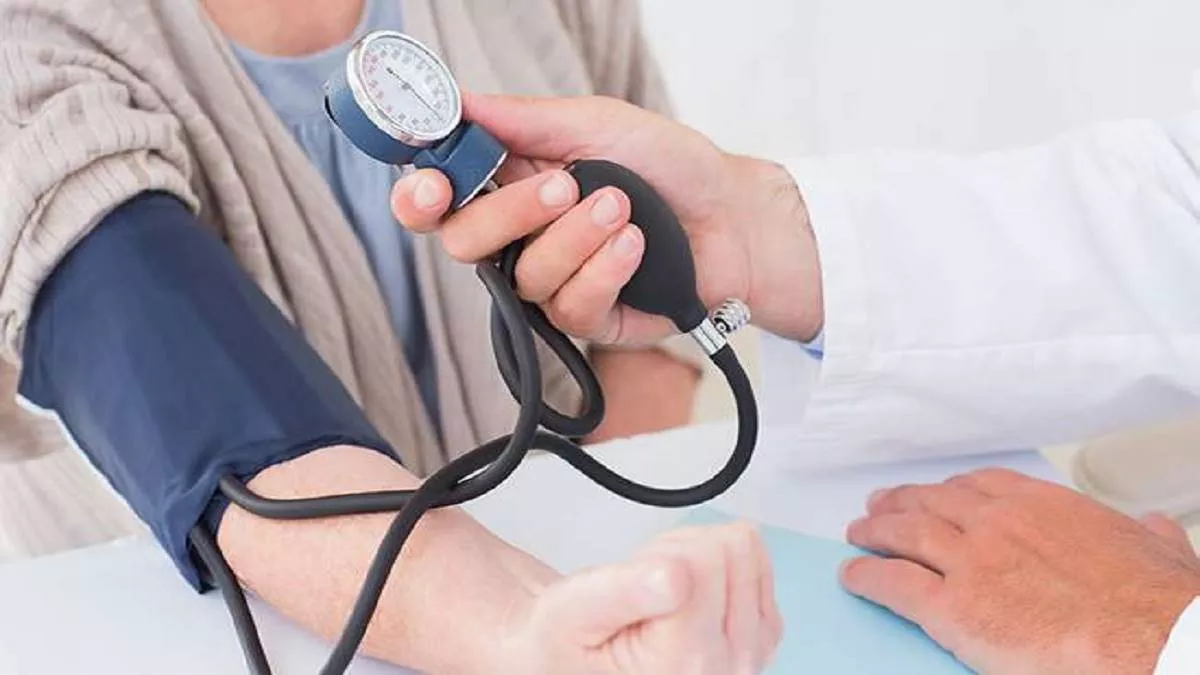 High Blood Pressure: हाई ब्लड प्रेशर को कंट्रोल करने के लिए फॉलो करें ये  आसान टिप्स - Follow These Easy Tips To Control High Blood Pressure