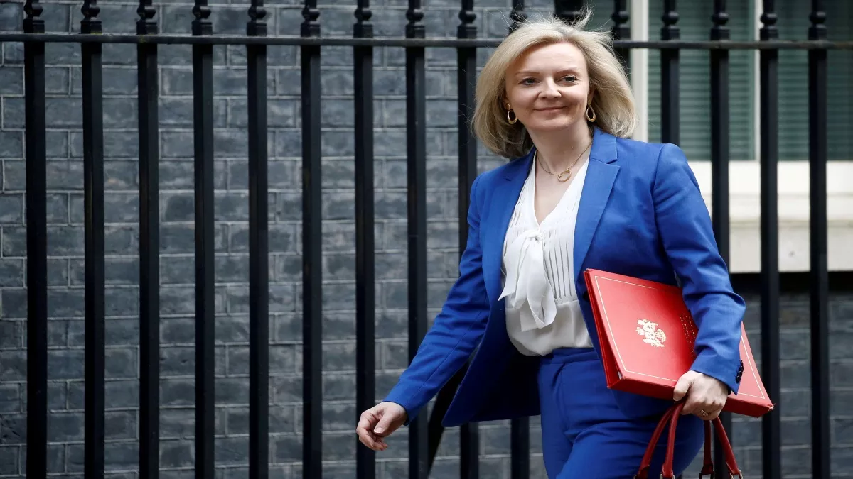 Rishi Sunak vs Liz Truss: ताजा सर्वे में विदेश मंत्री लिज ट्रस ने बनाई बड़ी बढ़त, पिछड़े पूर्व वित्त मंत्री ऋषि सुनक