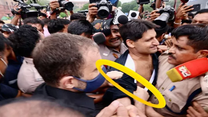 'राहुल गांधी ने कांग्रेस नेता की शर्ट फाड़ी और प्रियंका ने महिला पुलिसकर्मी का हाथ मरोड़ा'