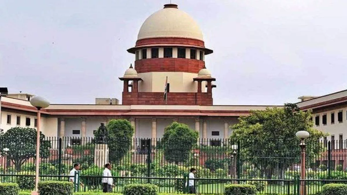 Supreme Court: दिल्ली पुलिस आयुक्त को मुकैश जैन के खिलाफ कार्रवाई करने का निर्देश, पूर्व CJI की नियुक्ति को दी थी चुनौती
