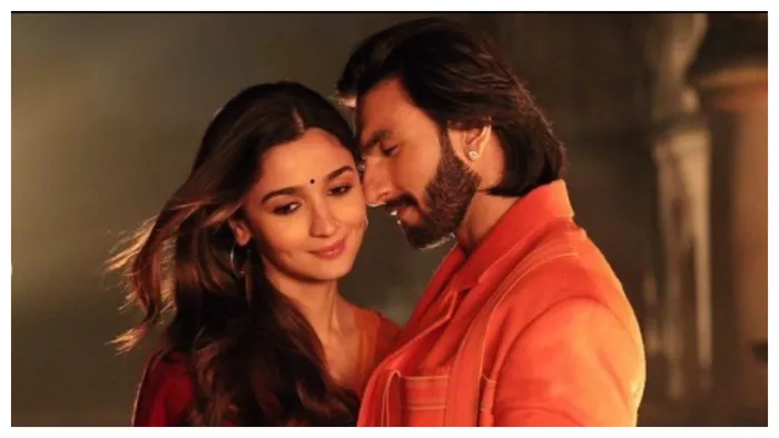 Still Image of Ranveer Singh and Alia Bhatt from RRKPK