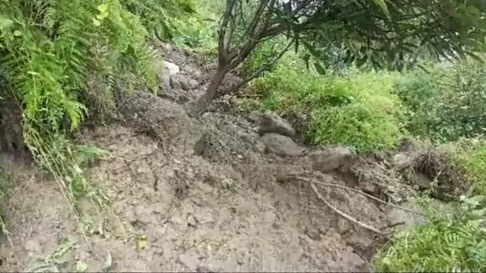 वर्षाकाल में भूधंसाव बढ़ जाने से क्षेत्रवासी जागकर रातें गुजार रहे हैं।