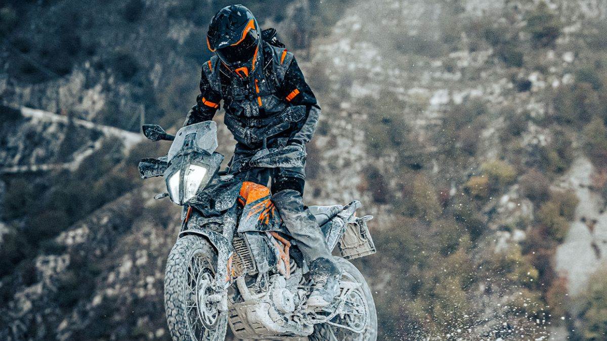 https://www.jagranimages.com/images/newimg/06082024/06_08_2024-2025_ktm_390_adventure_23773180.jpg