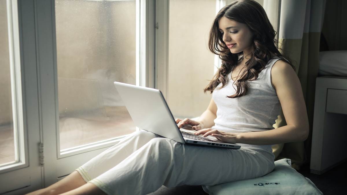 उठा के पटक दिया अमेजन ने i5 Laptop के दाम, Great Freedom sale के साथ करें 30 हजार से भी ज्यादा की बचत