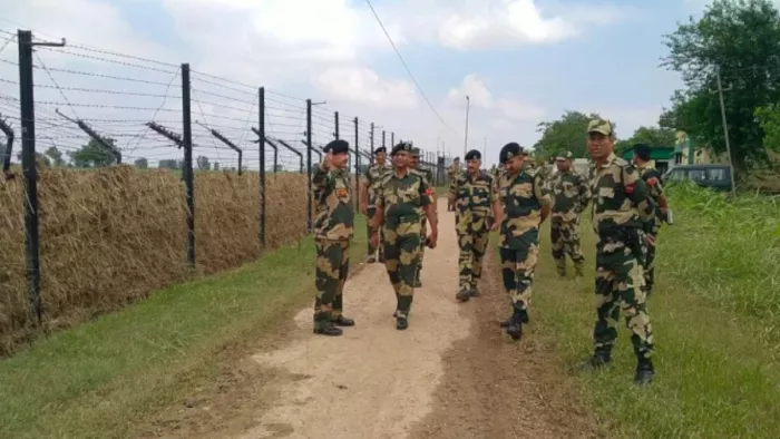 बांग्लादेश सीमा पर बीएसएफ ने बढ़ाई मुस्तैदी। (फाइल फोटो)