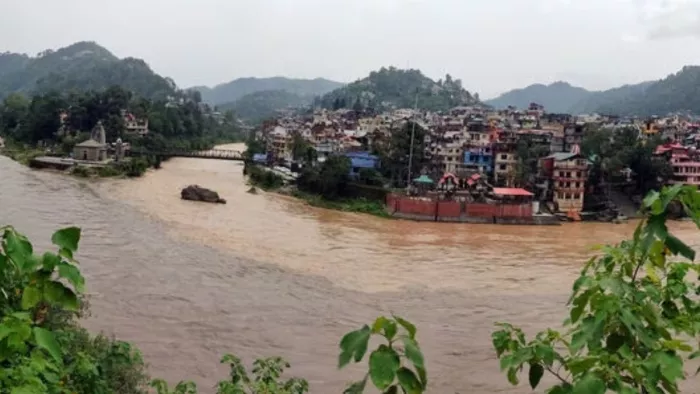हिमाचल में बाढ़ की त्रासदी, जनजीवन अस्त-व्यस्त (जागरण फाइल फोटो)