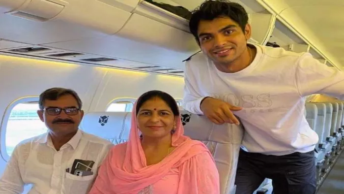नीरज चोपड़ा के फाइनल में पहुंचने पर मां-बाप ने दी प्रतिक्रिया।