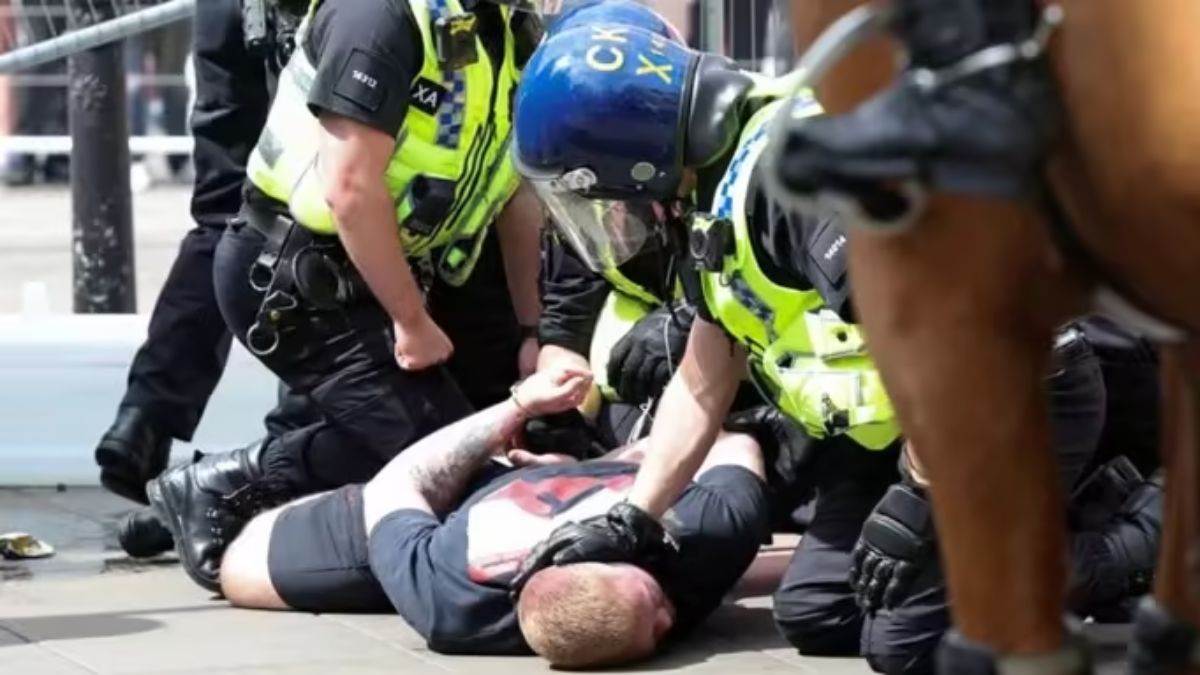 https://www.jagranimages.com/images/newimg/06082024/06_08_2024-uk_violence_23773297.jpg