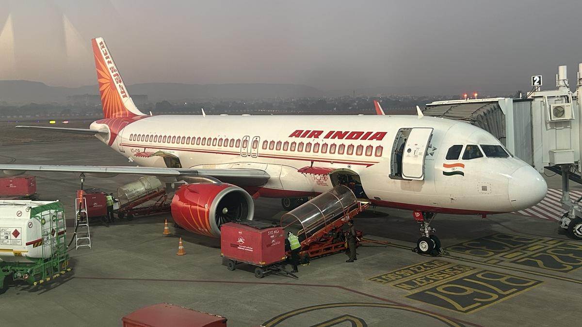 https://www.jagranimages.com/images/newimg/06082025/06_08_2025-air_india_34_24004807.jpg