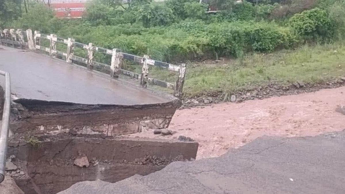 https://www.jagranimages.com/images/newimg/06082025/06_08_2025-bbn_bridge_damage_himachal_24004990.jpg