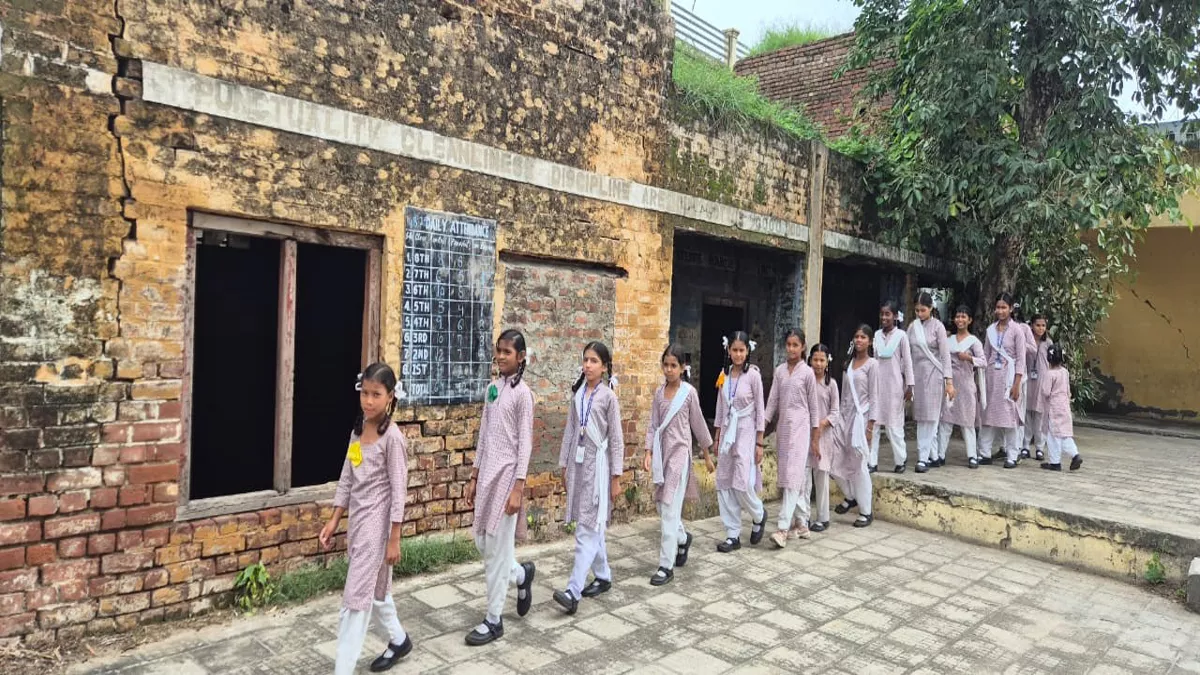 कितने सुरक्षित हैं स्कूल: अनदेखी का खामियाजा...कमरे टूटते गए, ग्रेड कम होता गया, अब मात्र चार कमरों में चल रहा गर्ल्स मिडिल स्कूल बिश्नाह