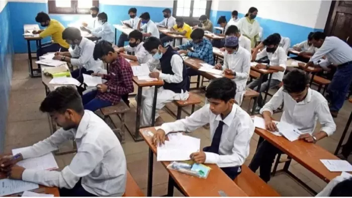 CBSE: बोर्ड एग्जाम में शामिल होने के लिए 75 फीसदी अटेंडेंस जरूरी, सीबीएसई ने नोटिफिकेशन जारी कर दिया निर्देश - CBSE: 75 percent attendance is necessary to appear in board exams , CBSE has issued a notification giving instructions