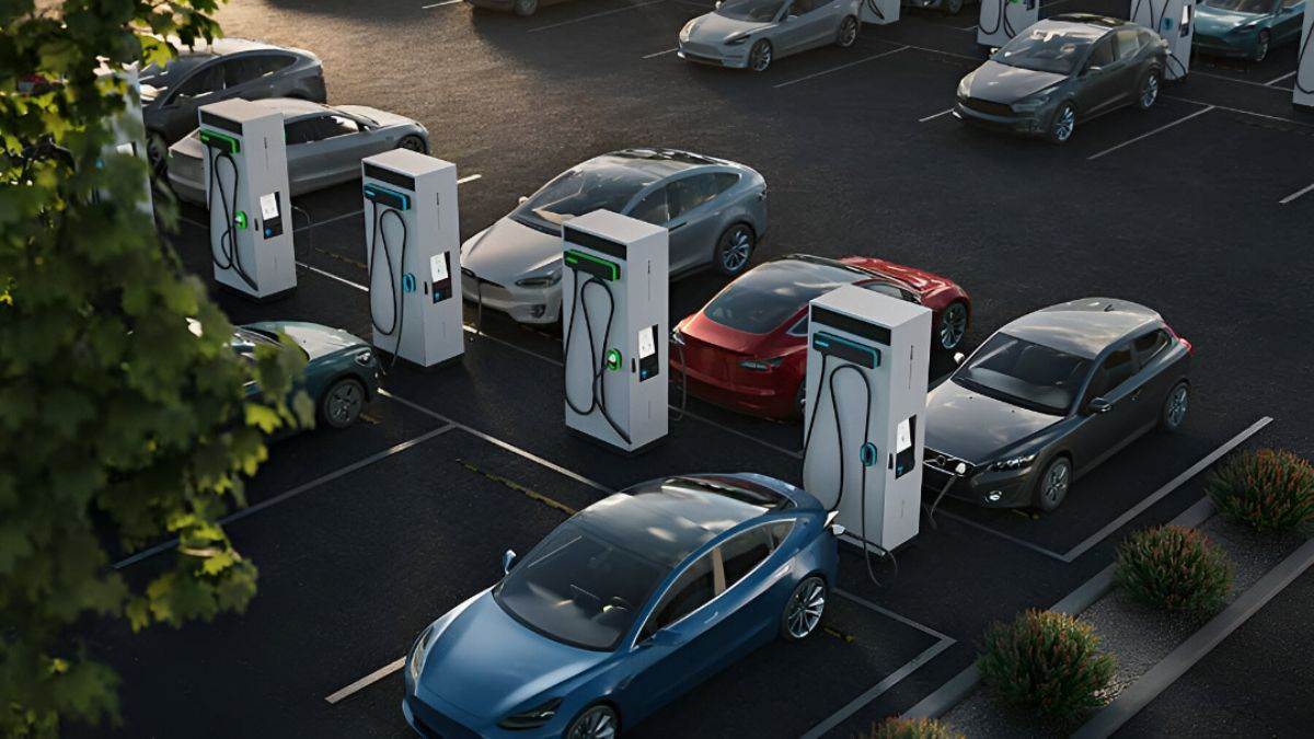 https://www.jagranimages.com/images/newimg/06082025/06_08_2025-electric_cars_sales_24005778.jpg