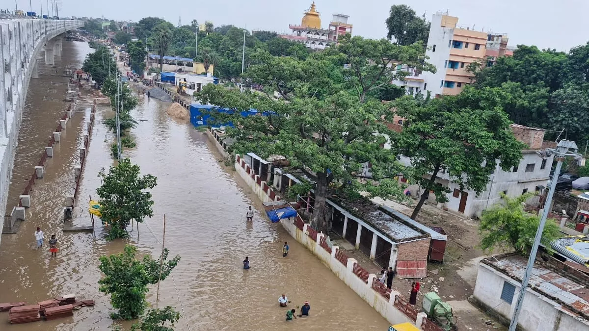 पटना में गंगा पथ पानी में डूबा; प्रशासन ने बंद किया रास्ता, दुर्घटना की संभावना