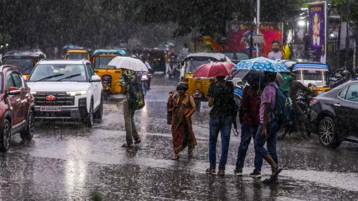 मौसम विभाग ने जारी किया बारिश का अलर्ट। फोटो- पीटीआई