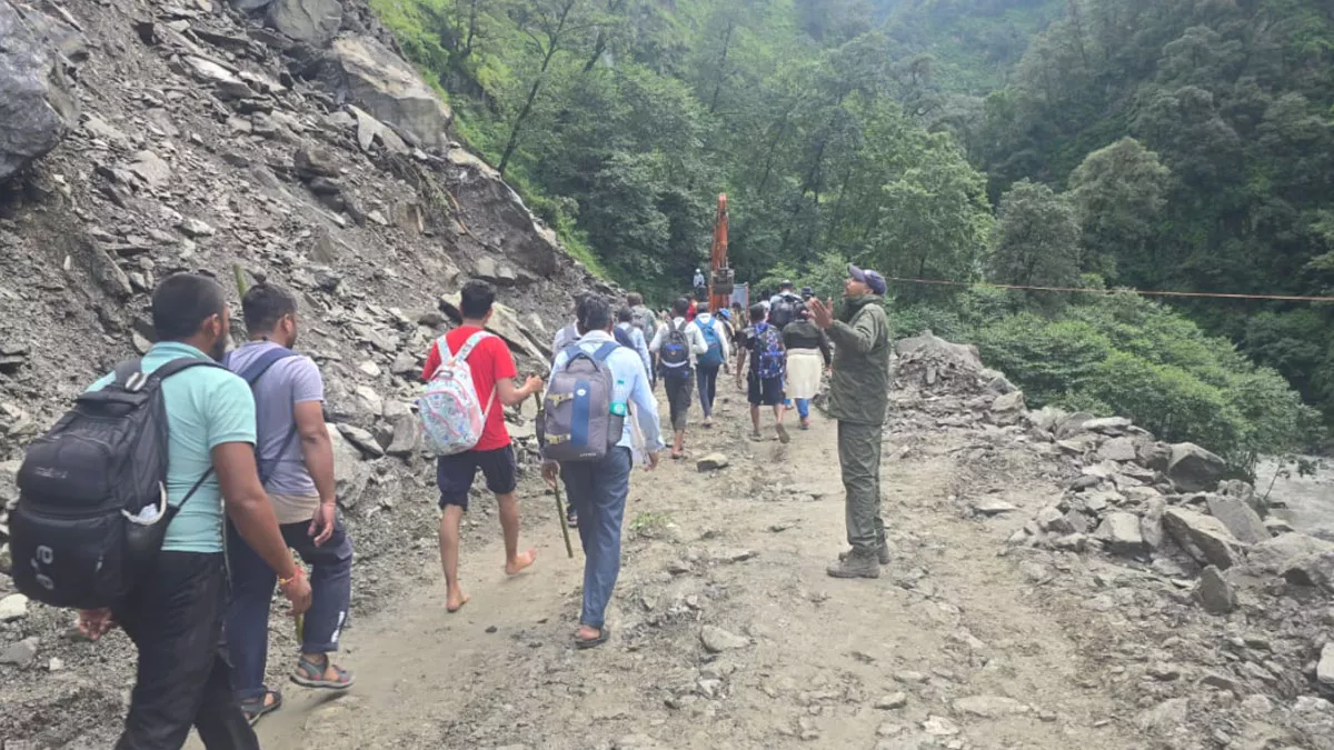 Kedarnath Yatra दूसरे दिन भी बंद, 3000 यात्रियों का किया रेस्क्यू; फूलों की घाटी गए 150 पर्यटक फंसे